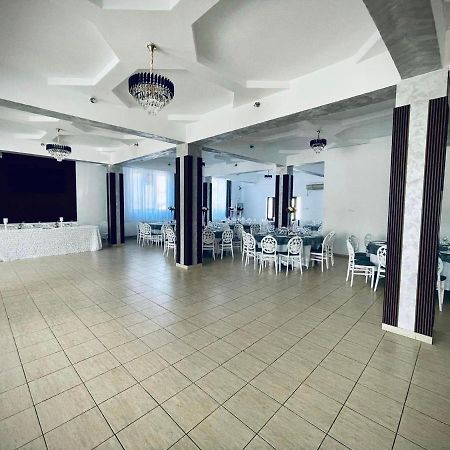 Hotel Tata Si Fii Bechet Exterior photo