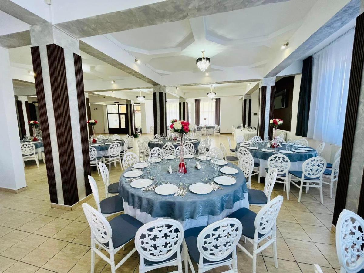 Hotel Tata Si Fii Bechet Exterior photo